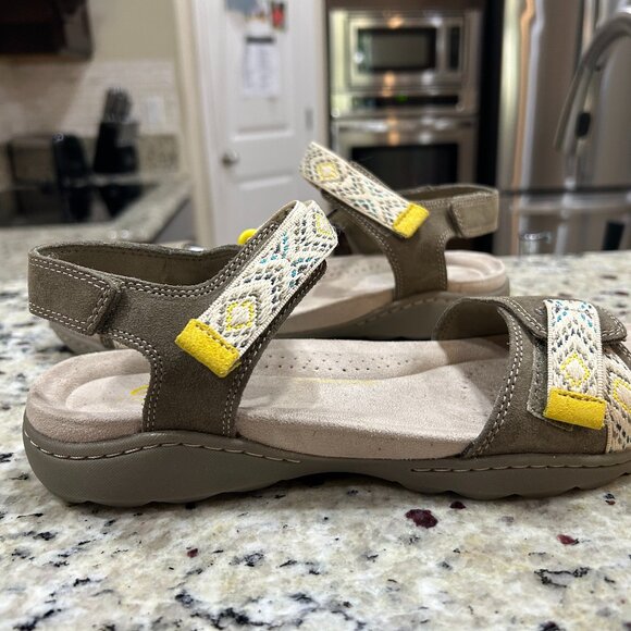 Clarks Collection Amanda Sprint Olive Suede Open Toe Slingback Sanda Size 8.5M - Picture 6 of 8